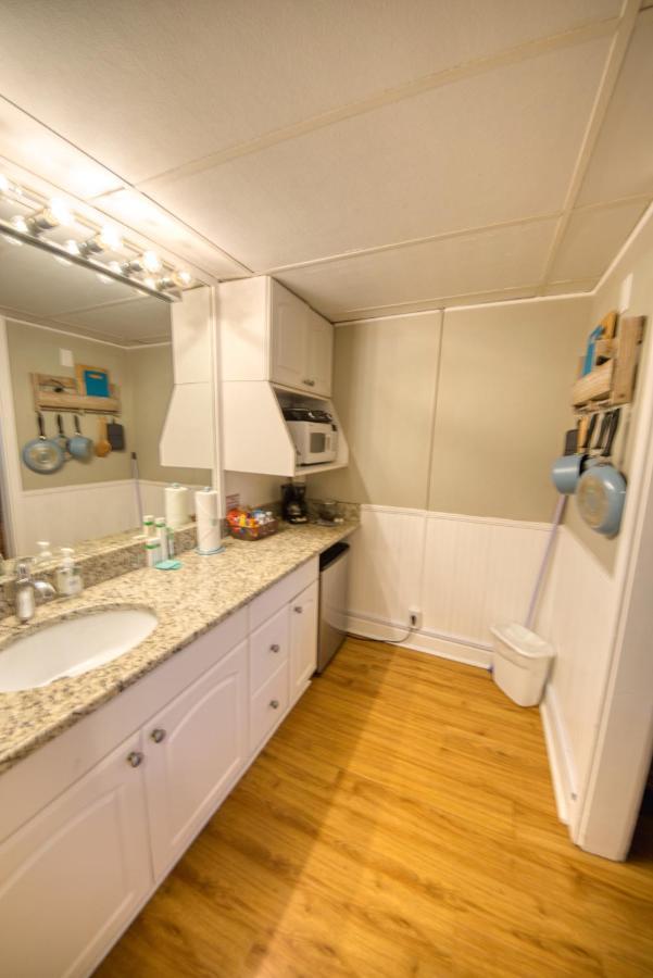 ווילמינגטון Waterway View Studio 2 W/ Pool, 1 Mile To Wrightsville Beach מראה חיצוני תמונה